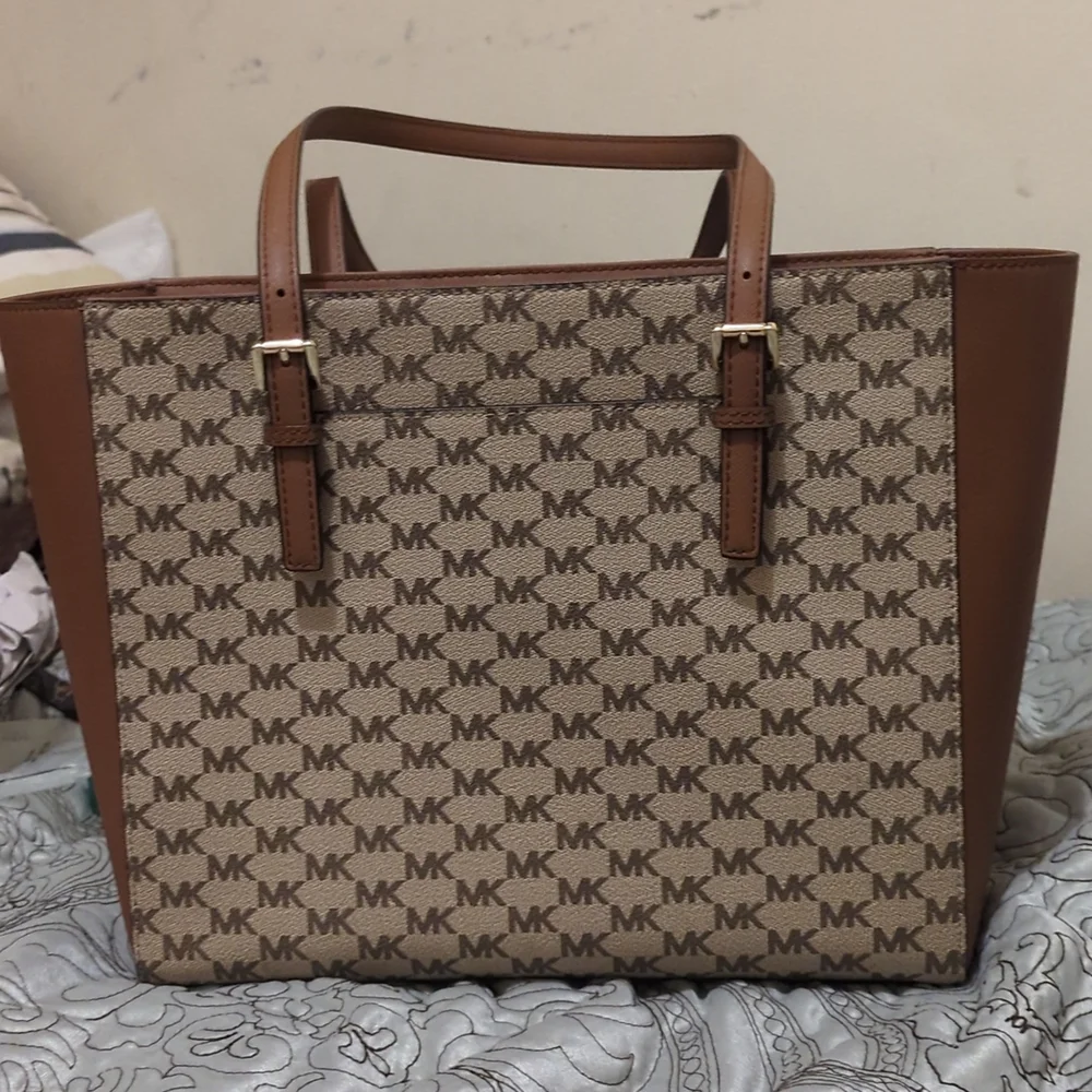 Michael Kors Jet Set Charm Tote/Purse - Picture 7 of 8
